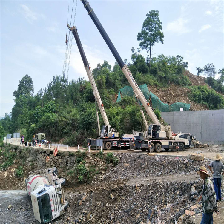卢龙县汽车掉沟里叫吊车救援要多少钱